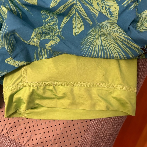 Men’s small chubbies 4 inch seam - Picture 2 of 4